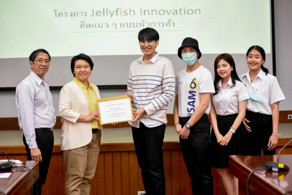 นักศึกษาคณะบริหารธุรกิจ ม.หอการค้าไทย ชนะเลิศรางวัลนวัตกรรมจากแมงกะพรุน