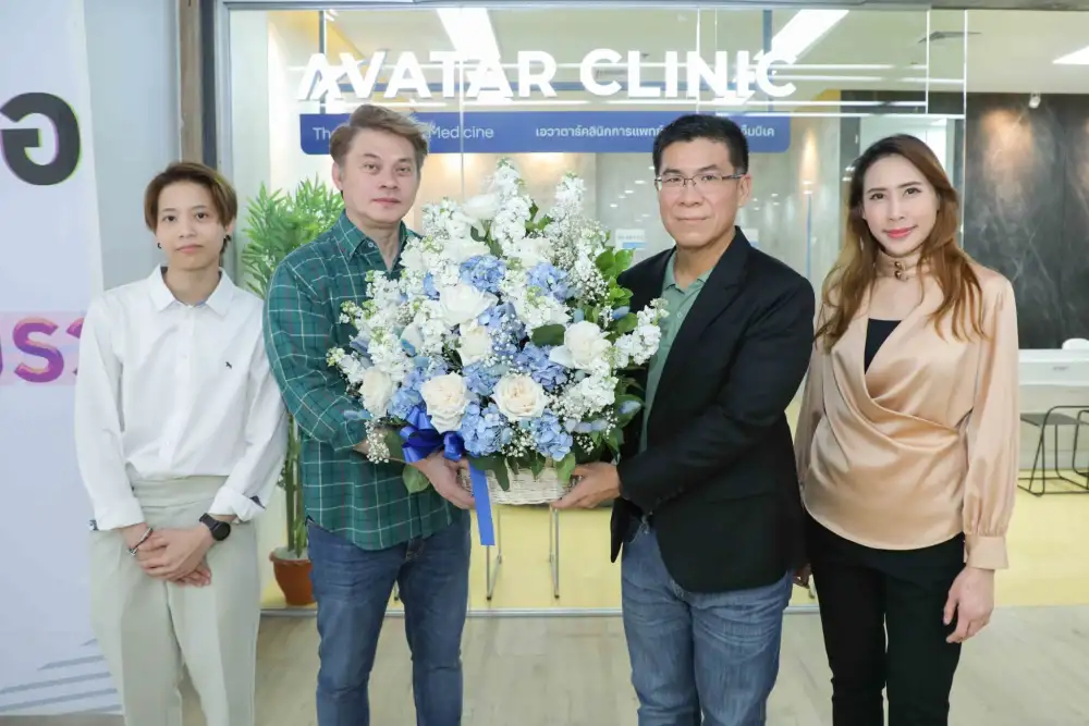 เอ็ม บี เค เซ็นเตอร์ มอบดอกไม้แสดงความยินดี AVATAR CLINIC เปิดสาขาใหม่ ชั้น 6 โซน B