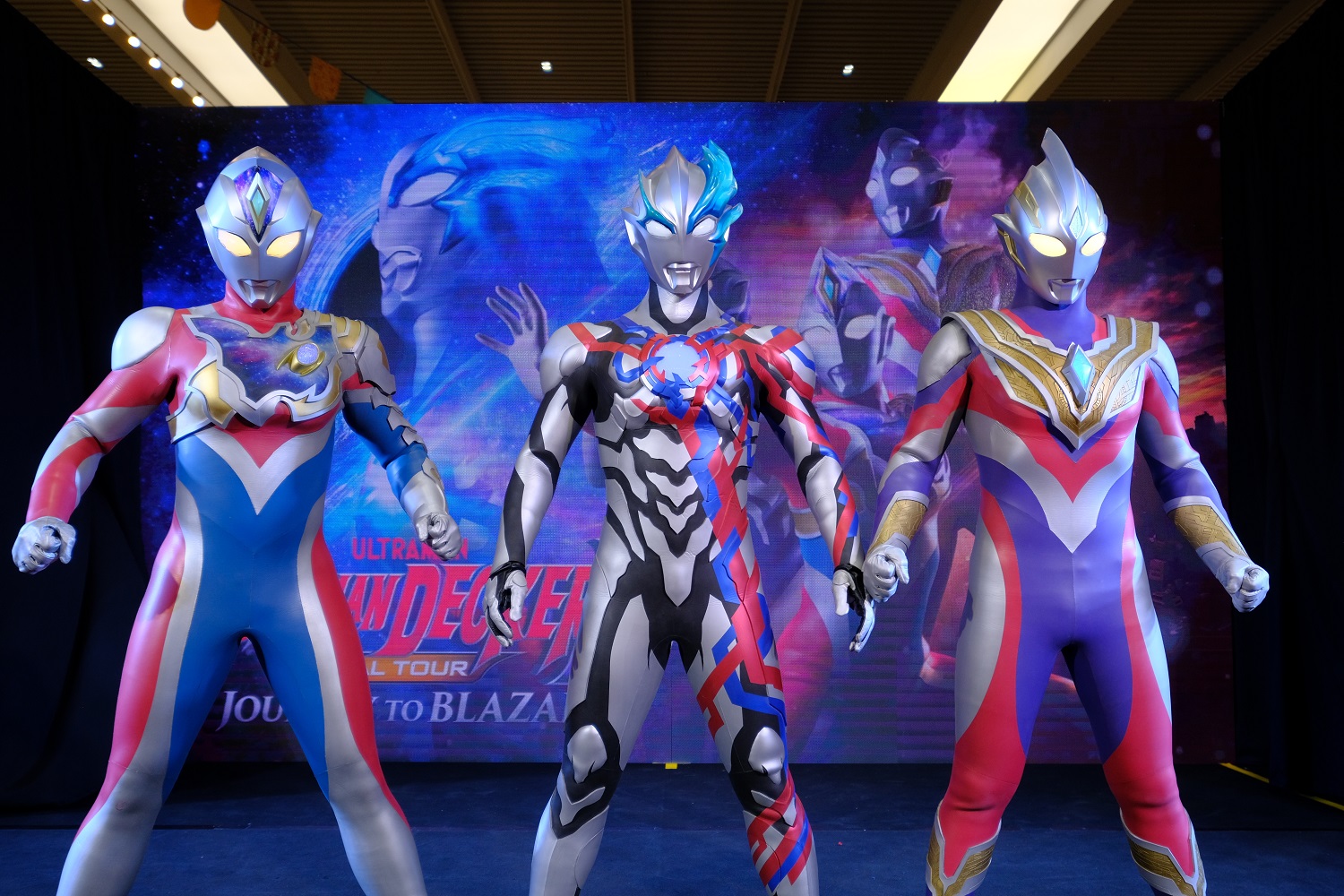 เดกซ์ ปลื้ม แฟนๆ แห่ชมงานเปิดตัว Ultraman Blazar | RYT9