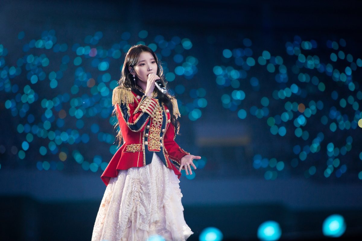 ร่วมฉลองเดบิวต์ครบรอบ 15 ปีของศิลปินสาว IU (ไอยู) | RYT9