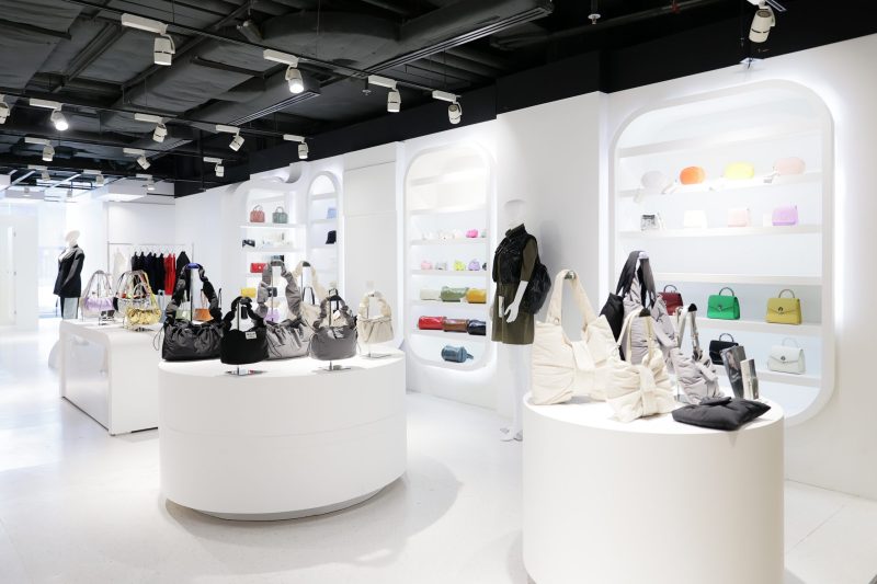 Shinsegae adds its allure to second-hand luxury