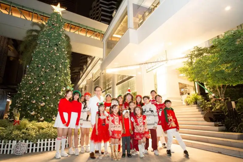 Erawan Bangkok Spreads Christmas Delight with