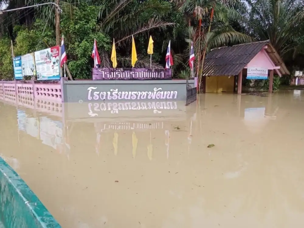 เต็ดตรา แพ้ค จับมือเหล่าพันธมิตร ร่วมบริจาควัสดุก่อสร้างรีไซเคิล ช่วยเหลือโรงเรียนและบ้านเรือนที่ประสบอุทกภัยในนราธิวาส