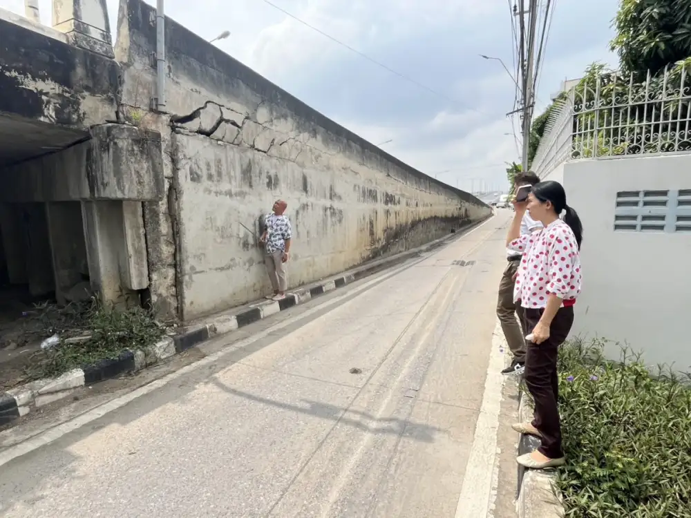 กทม. รุดตรวจสอบแก้ไขรอยร้าวสะพานข้ามคลองบางพรม