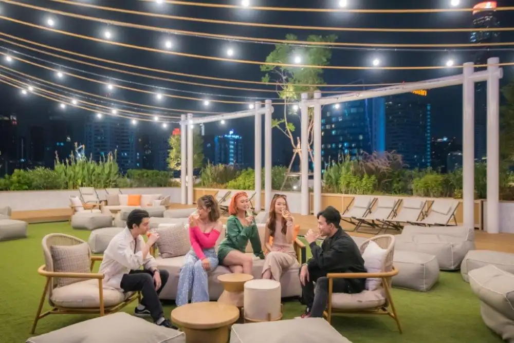 ม็อกซี่ แบงคอก ราชประสงค์ ชวนสายมันส์มาปะทะความสนุกตลอดเมษานี้ ฉลองสงกรานต์ บรันช์ อีสเตอร์ และ ม็อกซี่แบ็คยาร์ดบาร์บีคิว