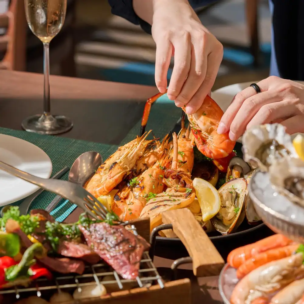 เฉลิมฉลองเทศกาลสงกรานต์ริมแม่น้ำเจ้าพระยา ที่อนันตรา ริเวอร์ไซด์