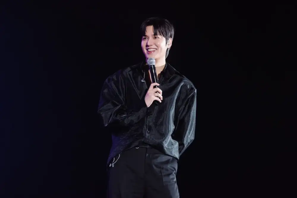 ตกหลุมรักเป็นรอบที่ร้อย! 'อีมินโฮ' เสิร์ฟฉ่ำพลังงานรักล้นฮอลล์ ใน 2025 LEE MINHO ASIA FANMEETING TOUR 'MINHOVERSE IN BANGKOK'