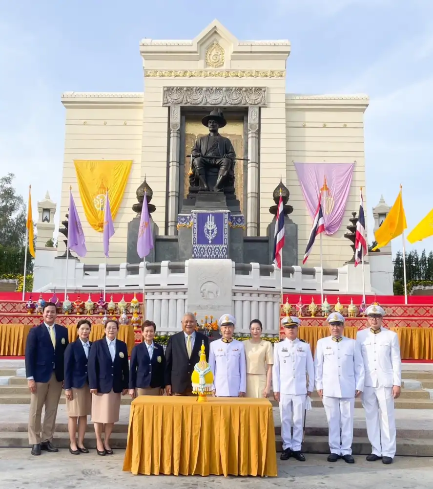 สมาคมศิษย์เก่าจิตรลดาร่วมวางพานพุ่มถวายราชสักการะในวันจักรี