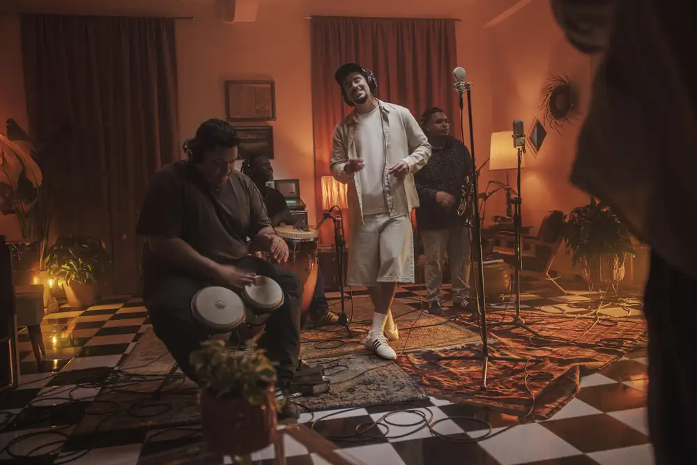 อาดิดาส ออริจินอลส์ แท็กทีม แบด บันนี่ เปิดตัว Ballerina ซิลูเอทใหม่ในสีดำ และสีขาว