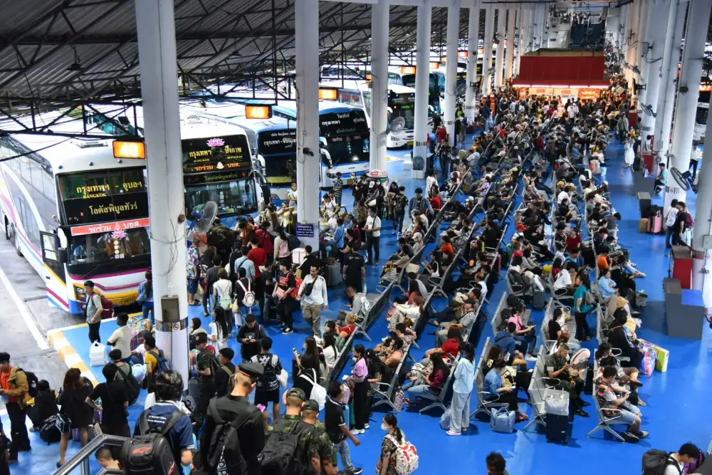 สงกรานต์ปชช.ทยอยเดินทางต่อเนื่อง ผู้โดยสารแน่น