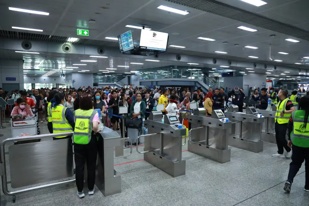 หยุดสงกรานต์วันแรก!! คาดผู้โดยสารเดินทางรถไฟฯ กว่า 1.2 แสนคน รฟท.เพิ่มขบวนรถเสริม