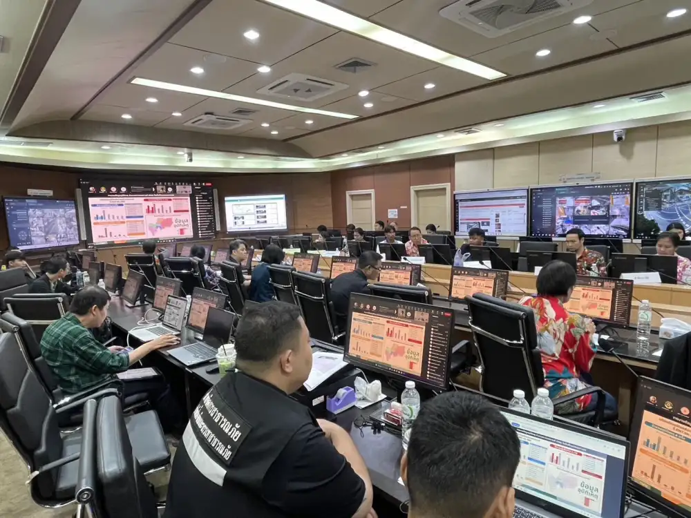 สงกรานต์วันแรกคึกคัก คนแน่นสีลม-ข้าวสารทะลุ 1.44 แสนคน กทม.เข้มใช้ AI CCTV เก็บข้อมูล