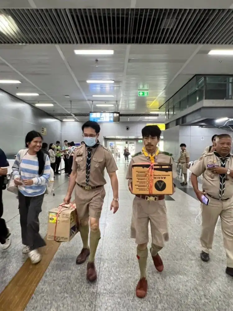 ลูกเสือจิตอาสาช่วยเหลือประชาชนเทศกาลสงกรานต์