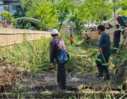 เขตวัฒนาเร่งรื้อถอนสิ่งปลูกสร้างรุกล้ำลำรางสาธารณะใน ซ.ปรีดีพนมยงค์ 20 ตามคำพิพากษาศาลปกครอง