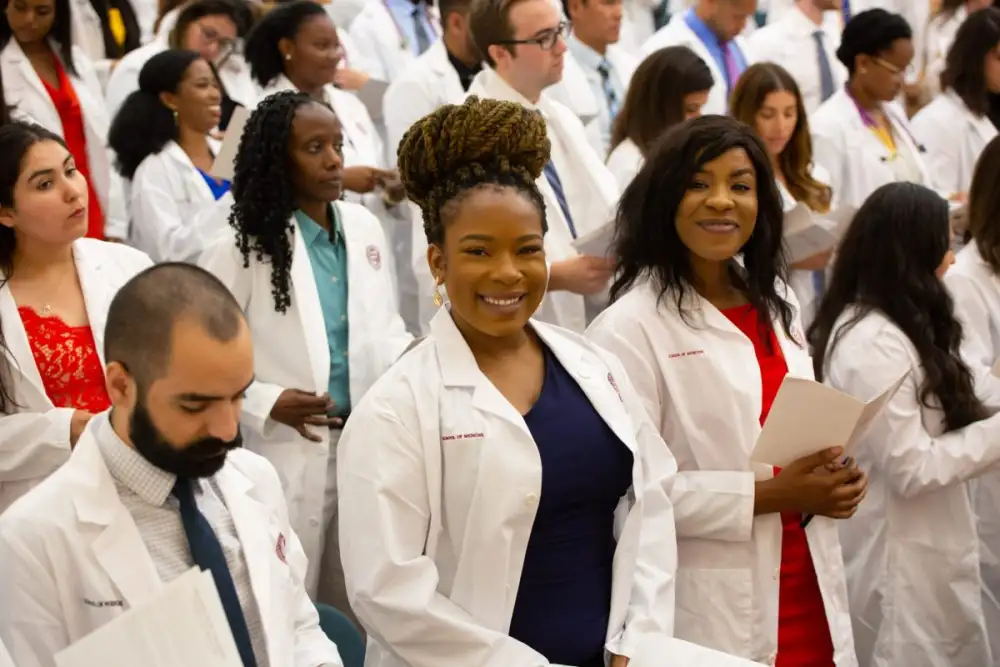 นักศึกษาแพทย์ SGU กว่า 1,000 คน คว้าตำแหน่งแพทย์ประจำบ้านในสหรัฐฯในรอบการคัดเลือกประจำปี 2025